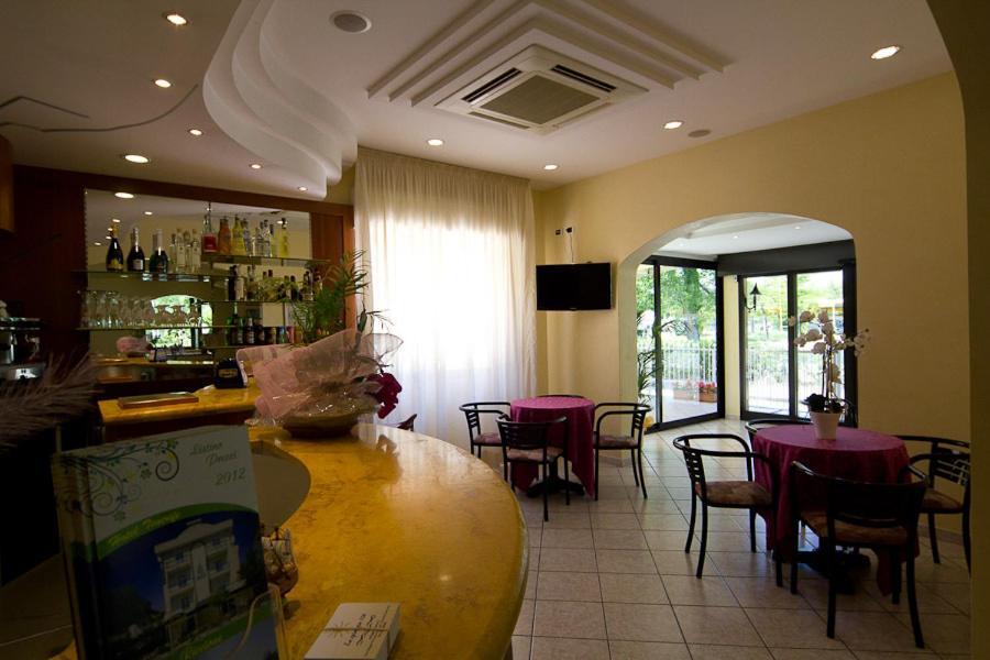 Hotel Pigalle Riccione Exterior foto