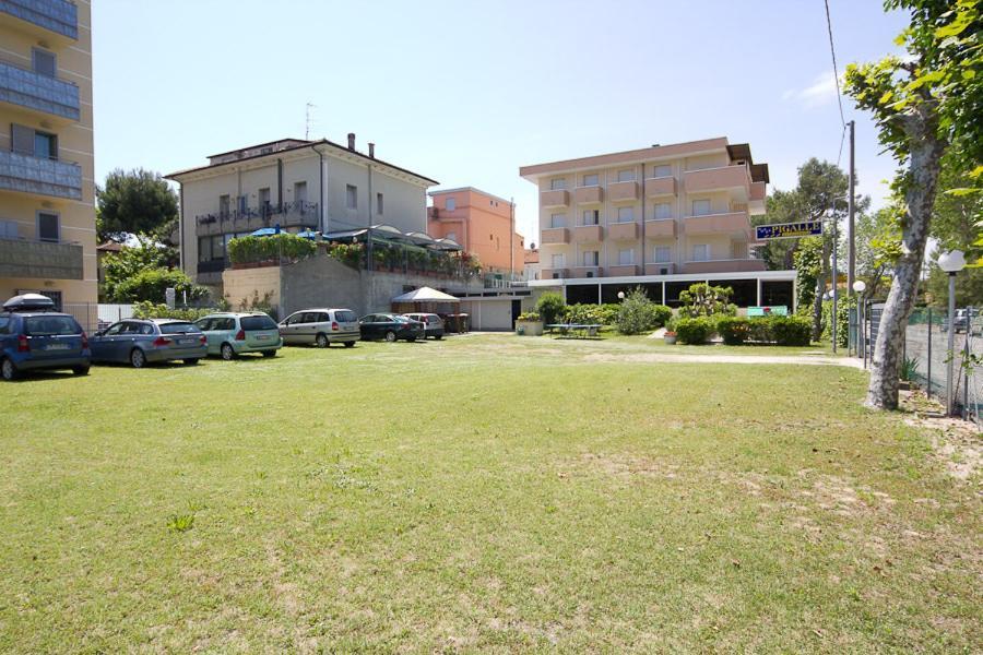 Hotel Pigalle Riccione Exterior foto
