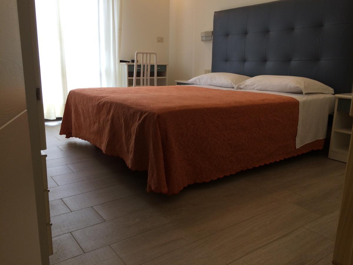 Hotel Pigalle Riccione Exterior foto